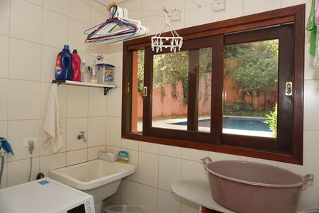 Casa de condomínio para alugar com 300m², 4 quartos e 2 vagasLavanderia