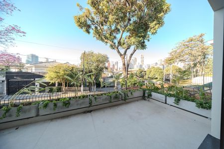 Sacada de casa à venda com 3 quartos, 162m² em Vila Madalena, São Paulo