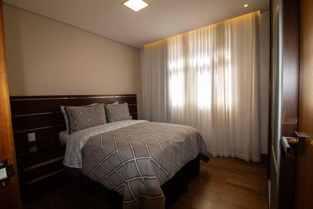 Apartamento à venda com 149m², 3 quartos e 1 vaga Apartamento à venda com 149m², 3 quartos e 1 vagaQuarto 01