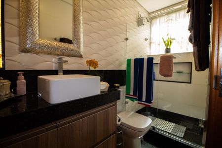 Apartamento à venda com 149m², 3 quartos e 1 vaga Apartamento à venda com 149m², 3 quartos e 1 vagaBanheiro da suite