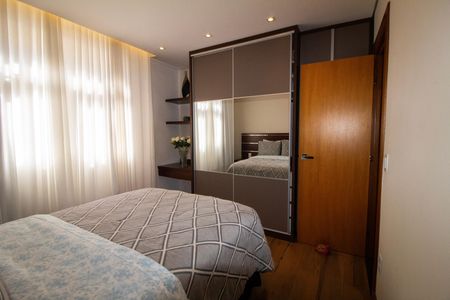 Apartamento à venda com 149m², 3 quartos e 1 vaga Apartamento à venda com 149m², 3 quartos e 1 vagaQuarto 01