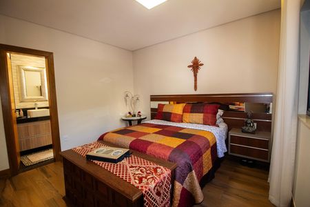 Apartamento à venda com 149m², 3 quartos e 1 vaga Apartamento à venda com 149m², 3 quartos e 1 vagaQuarto 02 - Suite