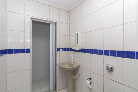 Banheiro de casa para alugar com 1 quarto, 45m² em Jardim Casa Pintada, São Paulo