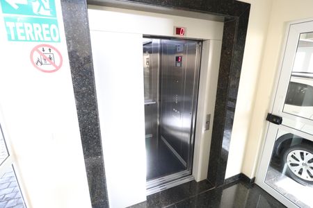 Elevador de apartamento para alugar com 3 quartos, 90m² em Tibery, Uberlândia