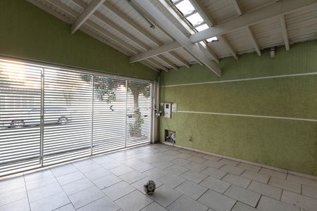 Garagem de casa à venda com 2 quartos, 142m² em Jardim Guanca, São Paulo