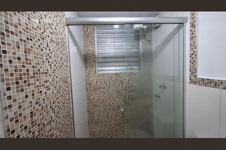 Banheiro de apartamento à venda com 2 quartos, 50m² em Parque São Vicente, Santo André