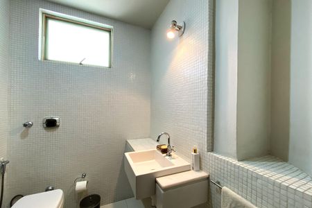 Banheiro de apartamento à venda com 4 quartos, 142m² em Carmo, Belo Horizonte