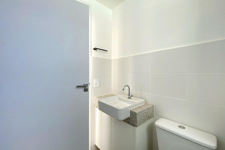Banheiro de apartamento para alugar com 2 quartos, 52m² em Estoril, Belo Horizonte