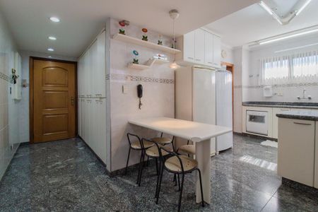 Apartamento à venda com 200m², 3 quartos e 3 vagas