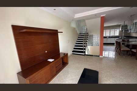 Casa de condomínio para alugar com 280m², 3 quartos e 4 vagas Casa de condomínio para alugar com 280m², 3 quartos e 4 vagasSala