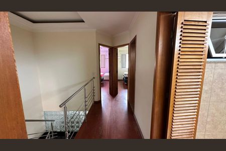 Casa de condomínio para alugar com 280m², 3 quartos e 4 vagas Casa de condomínio para alugar com 280m², 3 quartos e 4 vagasCorredor