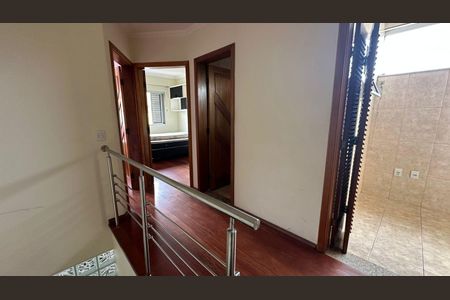 Casa de condomínio para alugar com 280m², 3 quartos e 4 vagas Casa de condomínio para alugar com 280m², 3 quartos e 4 vagasCorredor