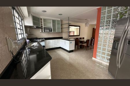 Casa de condomínio para alugar com 280m², 3 quartos e 4 vagas Casa de condomínio para alugar com 280m², 3 quartos e 4 vagasCozinha