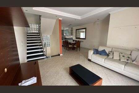 Casa de condomínio para alugar com 280m², 3 quartos e 4 vagas Casa de condomínio para alugar com 280m², 3 quartos e 4 vagasSala