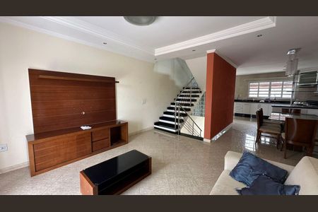 Sala de casa de condomínio para alugar com 3 quartos, 280m² em Parque Santana, Mogi das Cruzes
