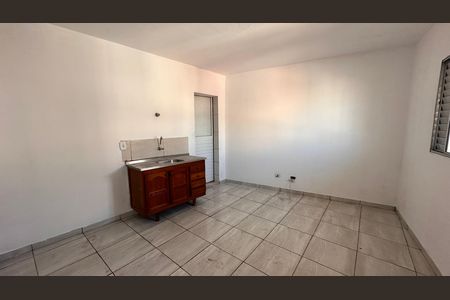 Casa para alugar com 1 quarto, 25m² em Cidade Ipava, São Paulo