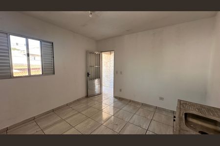 Casa para alugar com 1 quarto, 25m² em Cidade Ipava, São Paulo