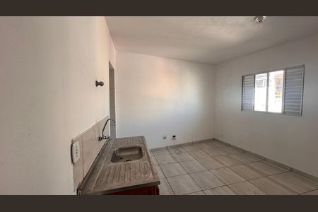 Casa para alugar com 1 quarto, 25m² em Cidade Ipava, São Paulo