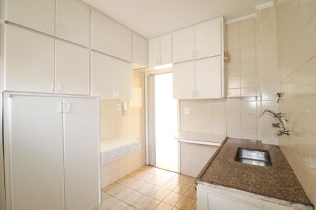 Apartamento à venda com 100m², 2 quartos e 1 vaga Apartamento à venda com 100m², 2 quartos e 1 vagaCozinha e Área de Serviço