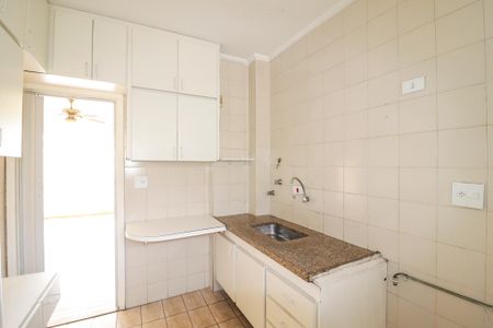 Apartamento à venda com 100m², 2 quartos e 1 vaga Apartamento à venda com 100m², 2 quartos e 1 vagaCozinha e Área de Serviço