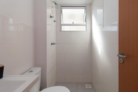 Banheiro de apartamento para alugar com 2 quartos, 40m² em Restinga, Porto Alegre