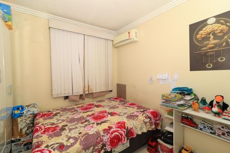 Quarto 1 de casa à venda com 1 quarto, 70m² em Padre Miguel, Rio de Janeiro