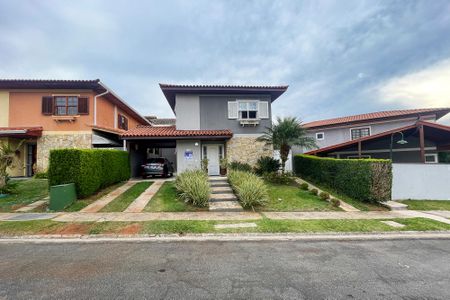 Casa de condomínio para alugar com 380m², 4 quartos e 2 vagas Casa de condomínio para alugar com 380m², 4 quartos e 2 vagasFachada Casa