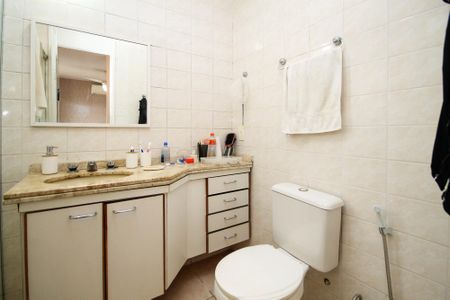 Casa de condomínio para alugar com 380m², 4 quartos e 2 vagas Casa de condomínio para alugar com 380m², 4 quartos e 2 vagasBanheiro Suíte 1