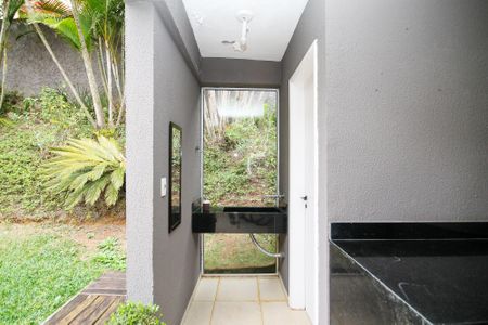 Casa de condomínio para alugar com 380m², 4 quartos e 2 vagas Casa de condomínio para alugar com 380m², 4 quartos e 2 vagasLavabo Varanda