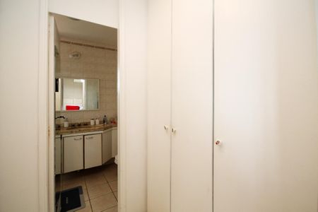Casa de condomínio para alugar com 380m², 4 quartos e 2 vagas Casa de condomínio para alugar com 380m², 4 quartos e 2 vagasCloset Suíte 1
