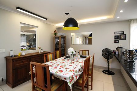 Casa de condomínio para alugar com 380m², 4 quartos e 2 vagas Casa de condomínio para alugar com 380m², 4 quartos e 2 vagasSala de Jantar