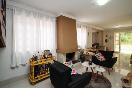 Casa de condomínio para alugar com 380m², 4 quartos e 2 vagas Casa de condomínio para alugar com 380m², 4 quartos e 2 vagasSala de Lareira