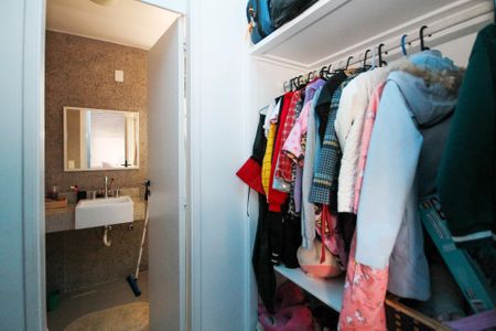 Casa de condomínio para alugar com 380m², 4 quartos e 2 vagas Casa de condomínio para alugar com 380m², 4 quartos e 2 vagasCloset Suíte 2