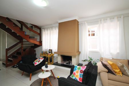Casa de condomínio para alugar com 380m², 4 quartos e 2 vagas Casa de condomínio para alugar com 380m², 4 quartos e 2 vagasSala de Lareira