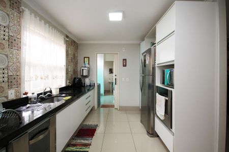 Casa de condomínio para alugar com 380m², 4 quartos e 2 vagas Casa de condomínio para alugar com 380m², 4 quartos e 2 vagasCozinha