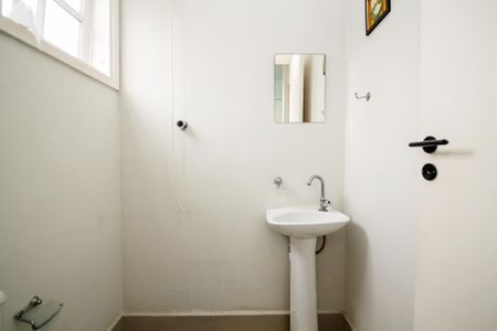 Casa de condomínio para alugar com 380m², 4 quartos e 2 vagas Casa de condomínio para alugar com 380m², 4 quartos e 2 vagasBanheiro de Serviço