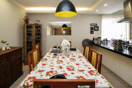 Casa de condomínio para alugar com 380m², 4 quartos e 2 vagas Casa de condomínio para alugar com 380m², 4 quartos e 2 vagasSala de Jantar