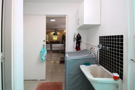 Casa de condomínio para alugar com 380m², 4 quartos e 2 vagas Casa de condomínio para alugar com 380m², 4 quartos e 2 vagasLavanderia