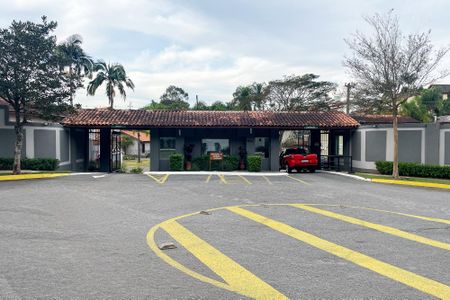 Casa de condomínio para alugar com 380m², 4 quartos e 2 vagas Casa de condomínio para alugar com 380m², 4 quartos e 2 vagasFachada Condomínio