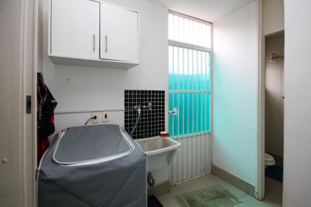 Casa de condomínio para alugar com 380m², 4 quartos e 2 vagas Casa de condomínio para alugar com 380m², 4 quartos e 2 vagasLavanderia