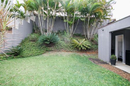 Casa de condomínio para alugar com 380m², 4 quartos e 2 vagas Casa de condomínio para alugar com 380m², 4 quartos e 2 vagasQuintal