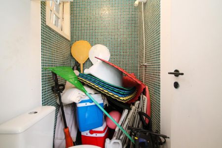 Casa de condomínio para alugar com 380m², 4 quartos e 2 vagas Casa de condomínio para alugar com 380m², 4 quartos e 2 vagasLavabo Varanda
