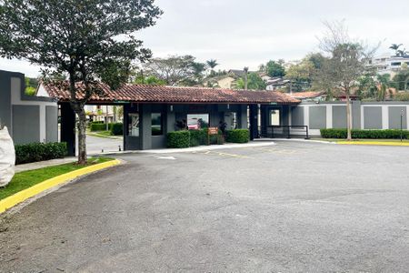 Casa de condomínio para alugar com 380m², 4 quartos e 2 vagas Casa de condomínio para alugar com 380m², 4 quartos e 2 vagasFachada Condomínio