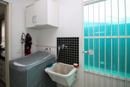 Casa de condomínio para alugar com 380m², 4 quartos e 2 vagas Casa de condomínio para alugar com 380m², 4 quartos e 2 vagasLavanderia