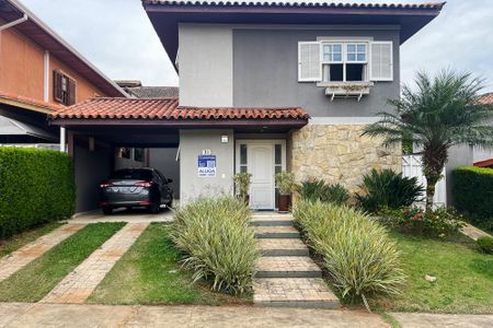 Casa de condomínio para alugar com 380m², 4 quartos e 2 vagas Casa de condomínio para alugar com 380m², 4 quartos e 2 vagasFachada