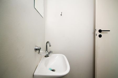 Casa de condomínio para alugar com 380m², 4 quartos e 2 vagas Casa de condomínio para alugar com 380m², 4 quartos e 2 vagasBanheiro de Serviço