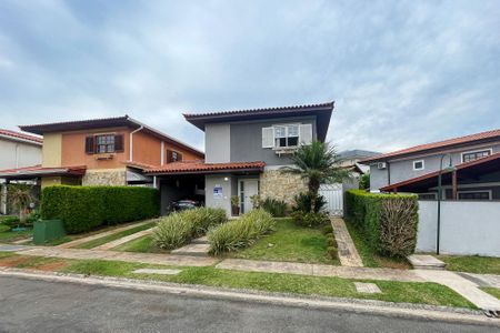 Casa de condomínio para alugar com 380m², 4 quartos e 2 vagas Casa de condomínio para alugar com 380m², 4 quartos e 2 vagasFachada Casa
