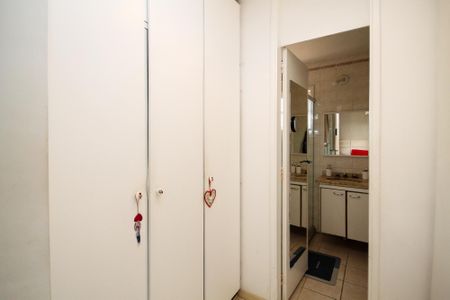 Casa de condomínio para alugar com 380m², 4 quartos e 2 vagas Casa de condomínio para alugar com 380m², 4 quartos e 2 vagasCloset Suíte 1