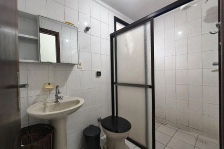 Banheiro  de apartamento para alugar com 1 quarto, 70m² em Nova Mirim, Praia Grande
