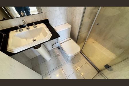 Banheiro da Suíte de apartamento para alugar com 3 quartos, 66m² em Vila Curuçá, Santo André